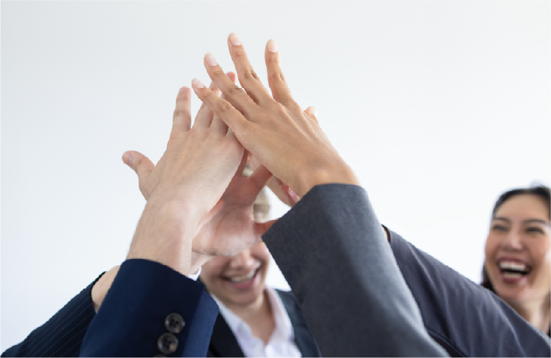 チームで手を合わせる様子